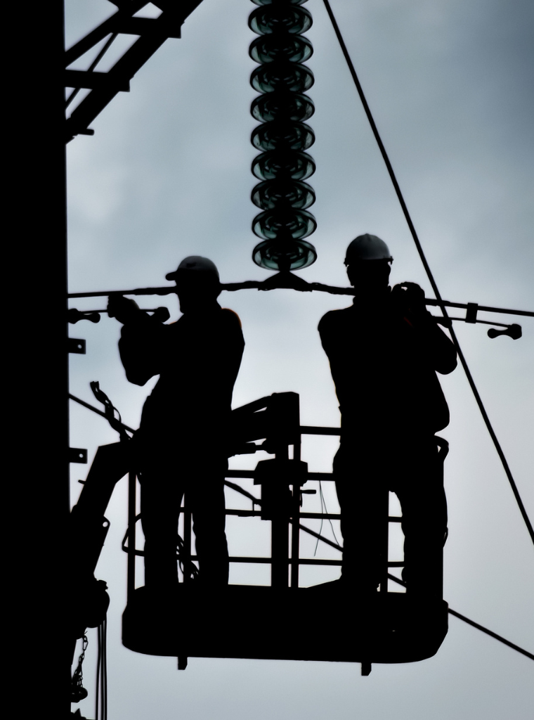 Electrical safety with Siemens fully insulated CMR helping lineman and wildlife
